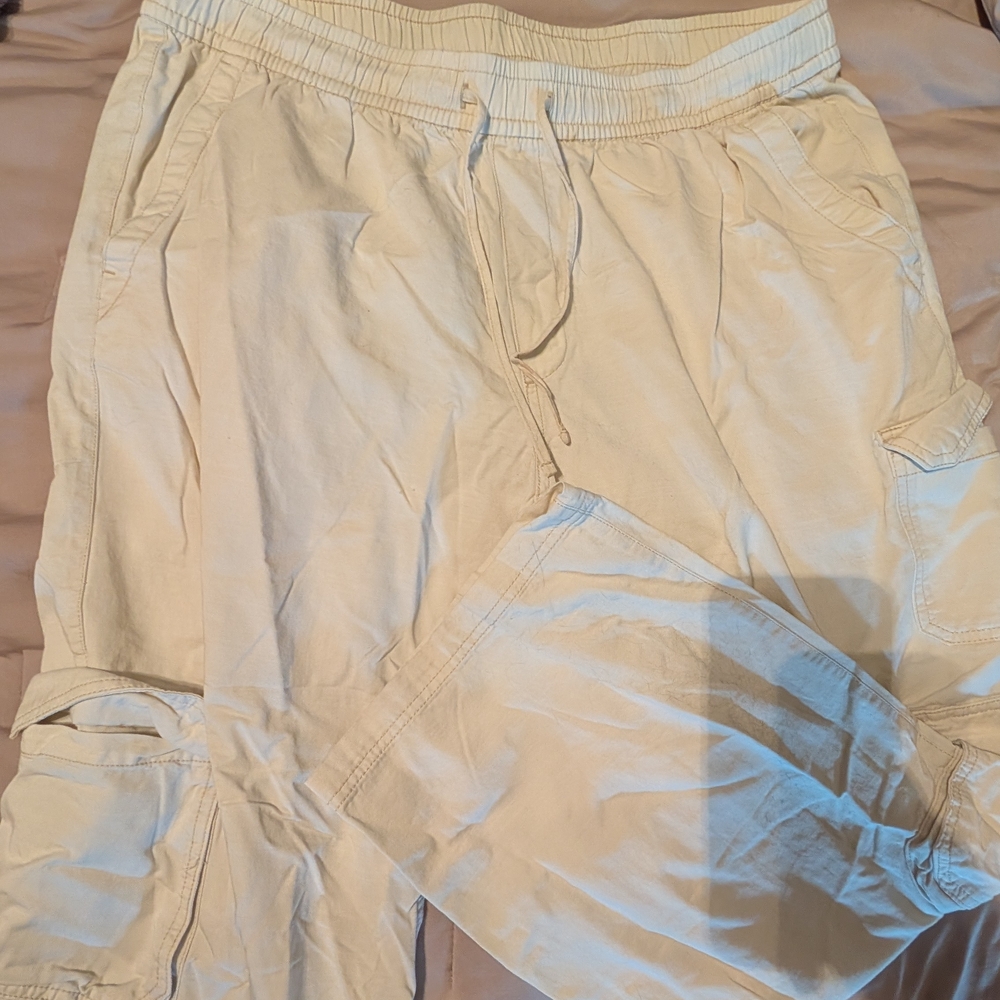 Wide-Leg Cargo Pants